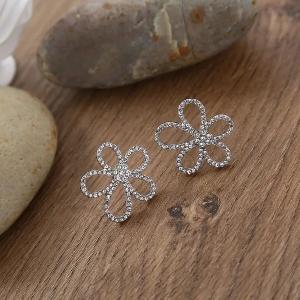 Elegant Silver Flower Earrings